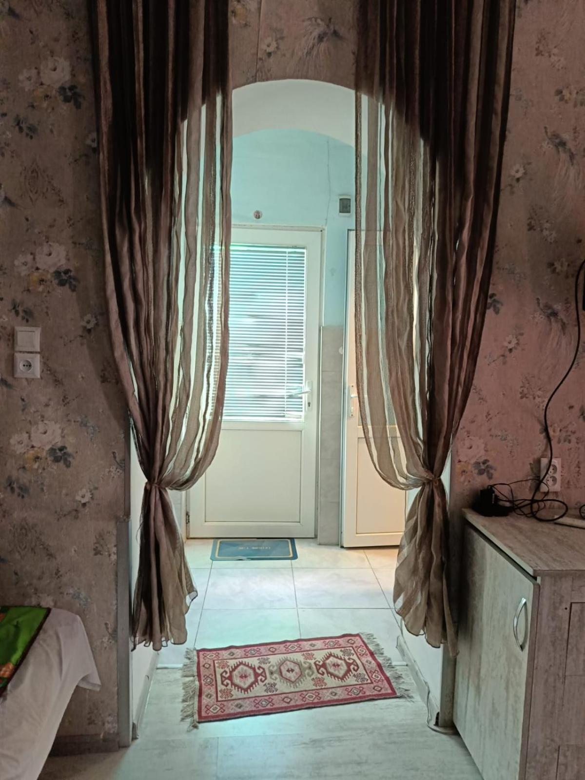 Guest House Nise Tiflis Exterior foto