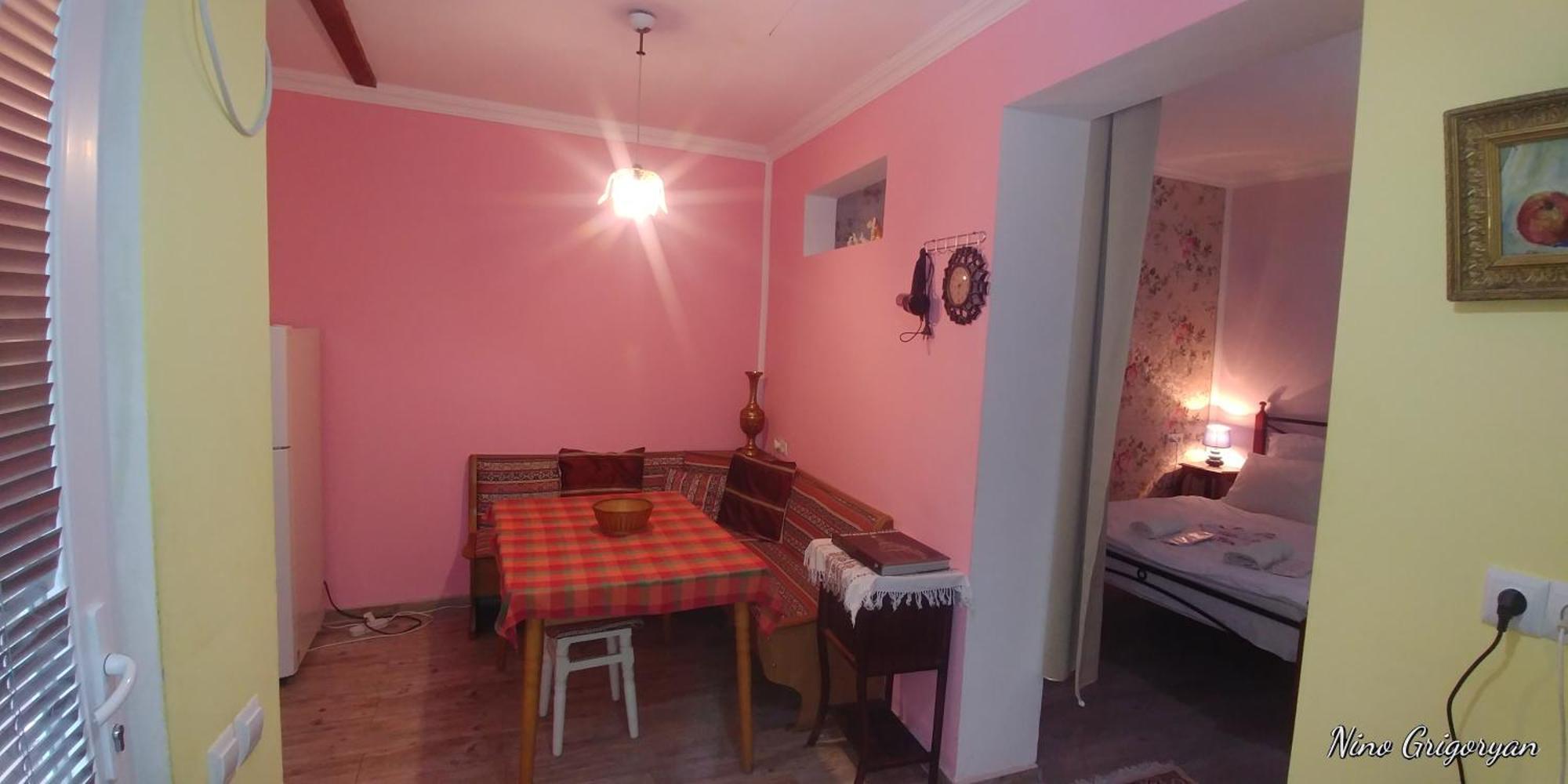 Guest House Nise Tiflis Exterior foto